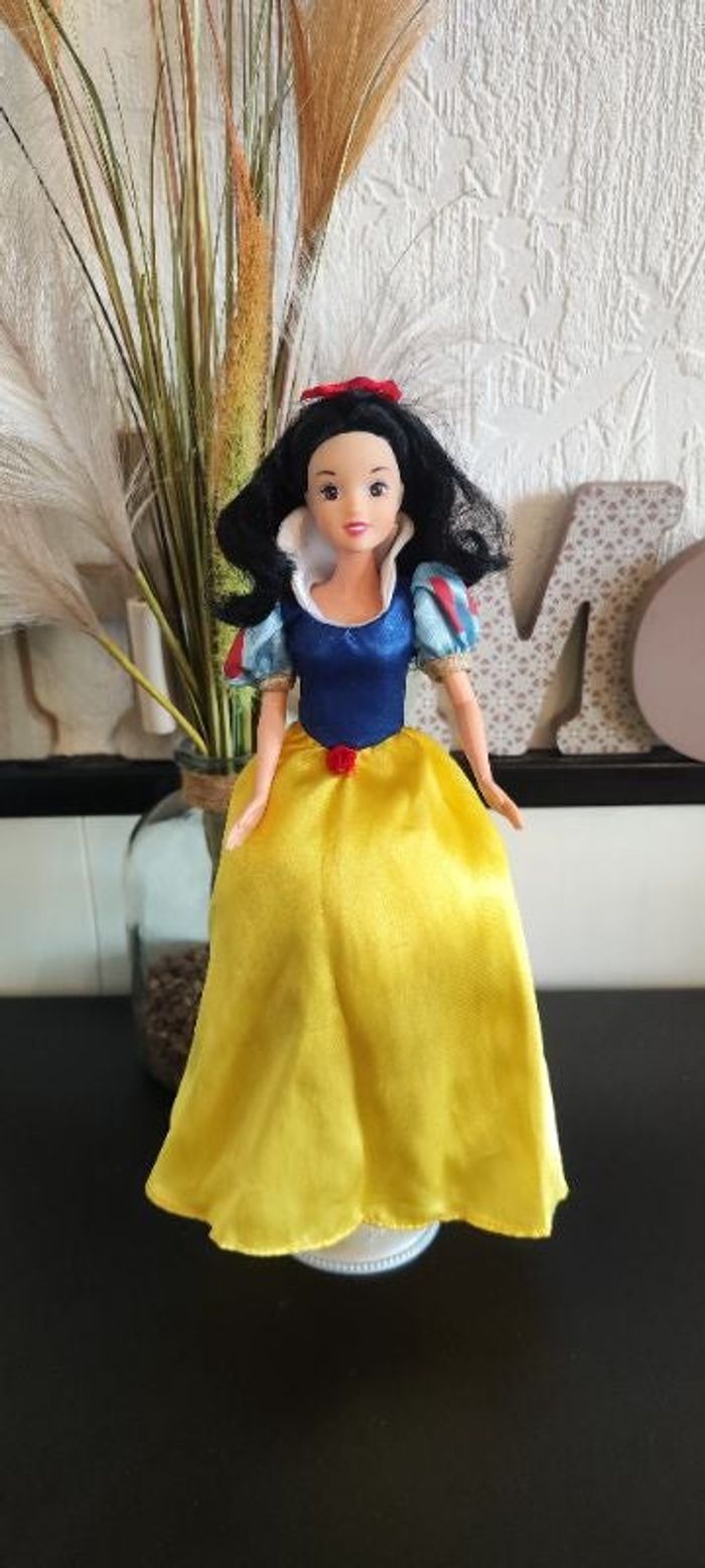 Poupée mannequin blanche neige Disney princesse + 🎁