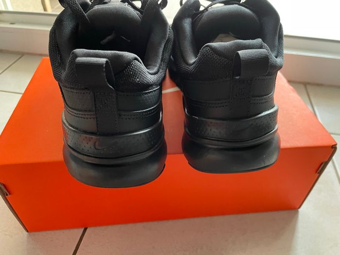 34€ avec le code SABLES25 Nike Defyallday taille 42,5 - photo numéro 3