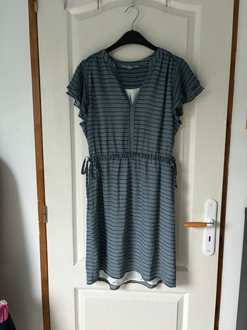 Robe à manches courtes fluide bleu et blanche à motifs