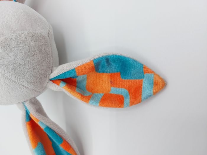 Peluche doudou lapin gris blanc orange bleu FIZZY 21 cm nœud TBE TRACES OREILLE - photo numéro 4