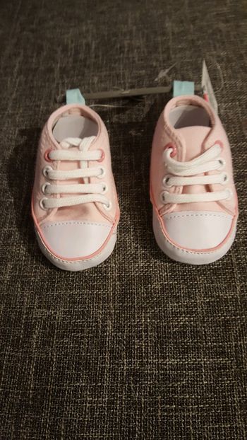 Chaussures neuves taille 17