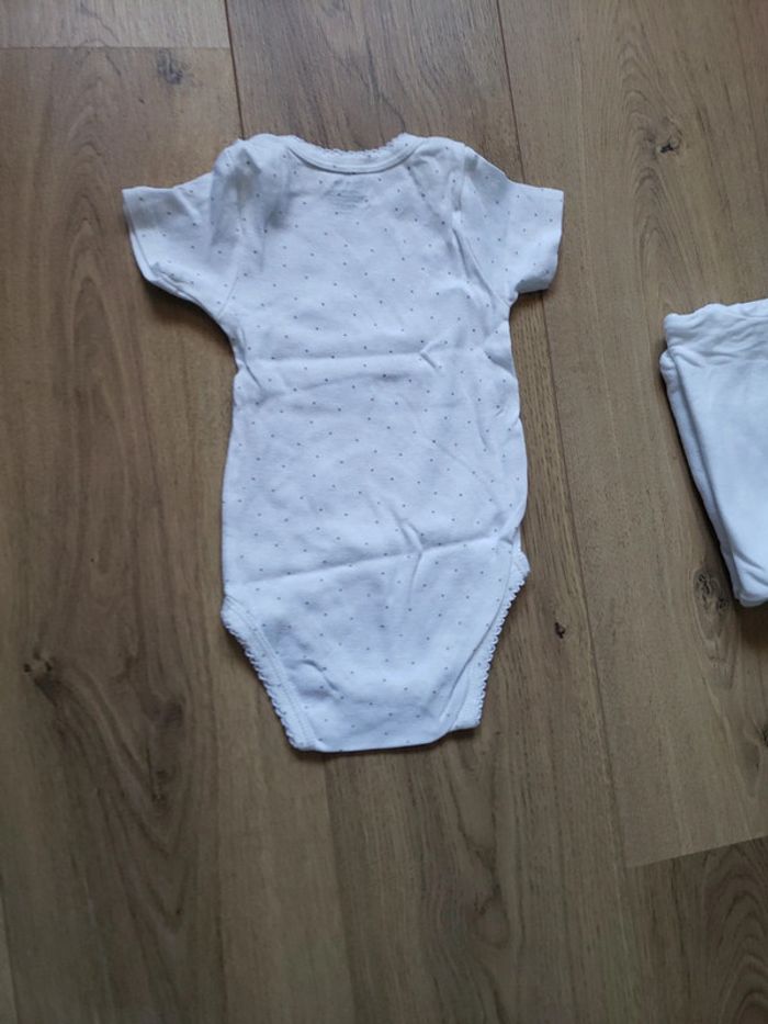 Lot de 3 bodies manches courtes  Kiabi 12 mois - photo numéro 9