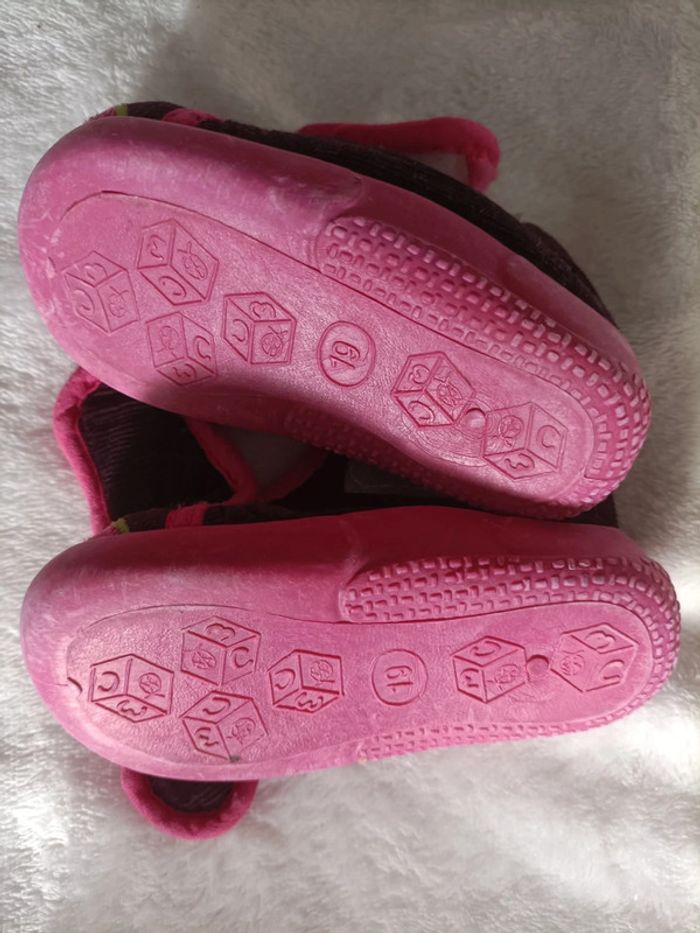 Chaussons bébé taille 19 – Doux et fun pour la crèche ! - photo numéro 3