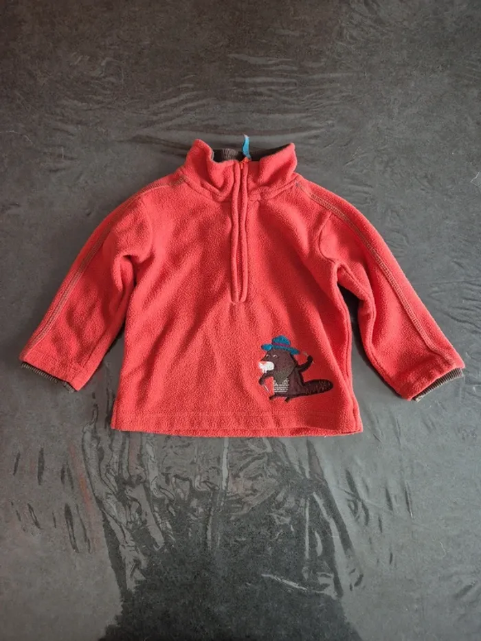 Pull polaire avec ouverture au col