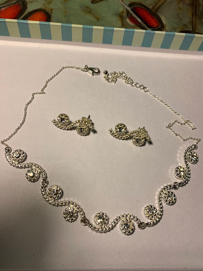 Collier et boucles d’oreilles strass - photo numéro 4
