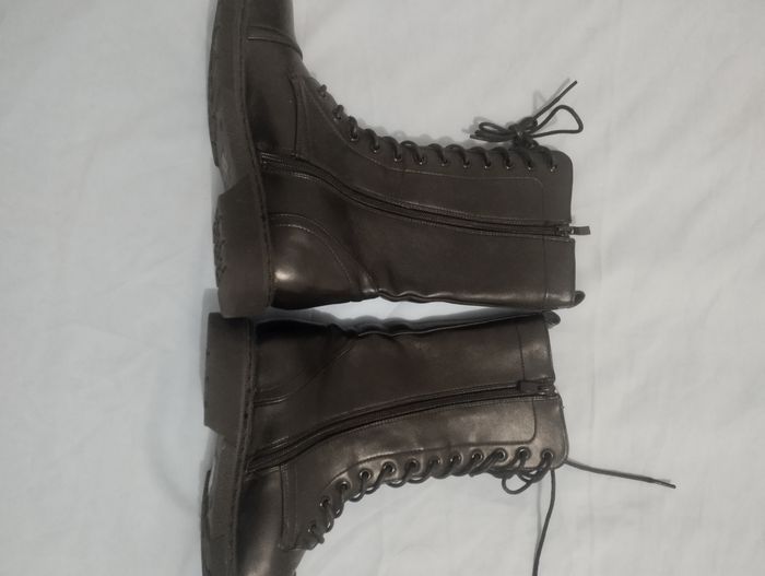 Bottes rangers noires montantes – excellent état 🖤
- photo numéro 4
