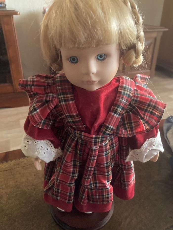 Poupée de porcelaine