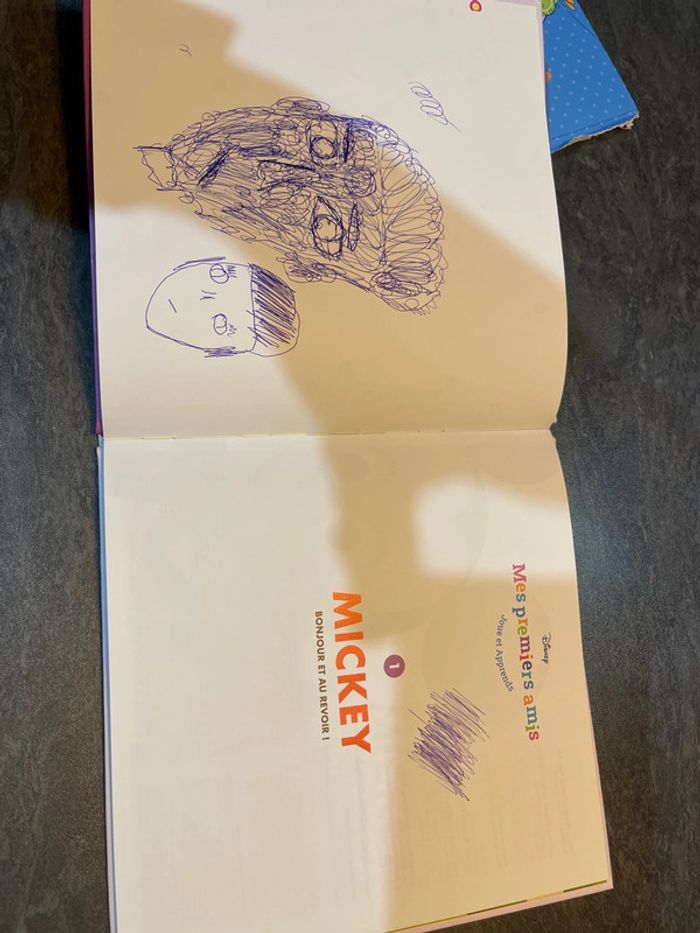 Livre jeunesse Mickey bonjour et en revoir - photo numéro 2