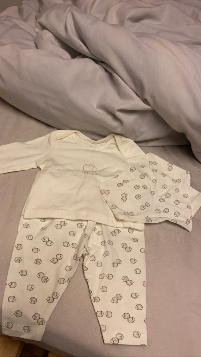 Ensemble beige avec des hérisson