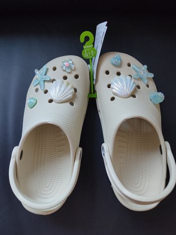 Crocs avec charms 38/39