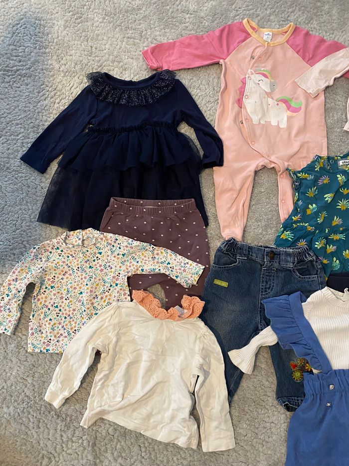 Lot de 20 habits taille 6mois, Différentes marques - photo numéro 3