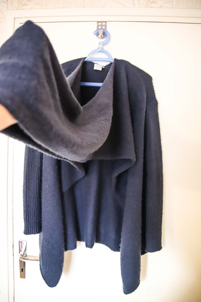 Gilet en grosse laine avec écharpe intégré - photo numéro 3