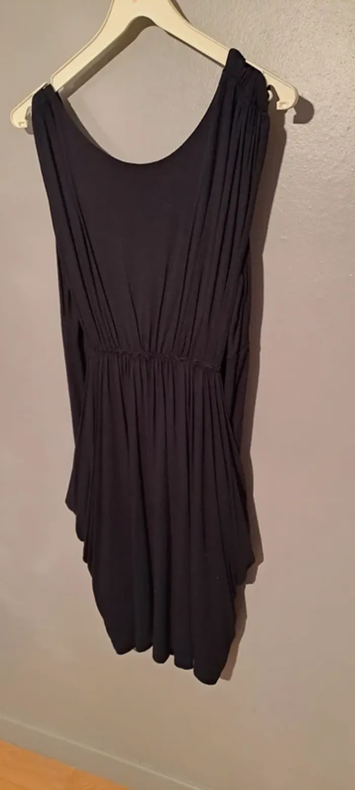 Robe noire manches courtes - Marque Kiabi Woman - Taille 42 - Très bon état. - photo numéro 9