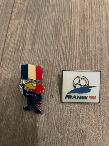 Lot de 2 Pin’s Coupé du Monde 1998