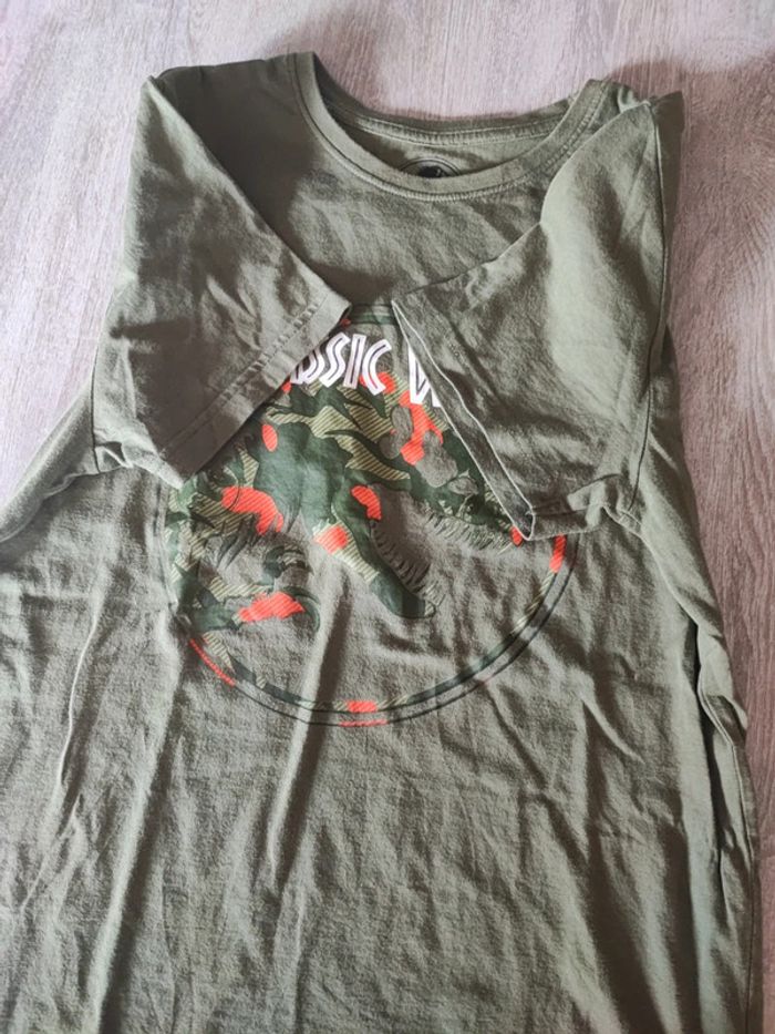 T shirt Jurassic world 11/12 ans en excellent état - photo numéro 2