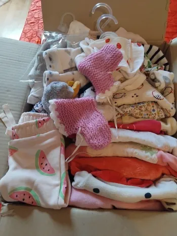 Caisses de vêtements fille 1mois