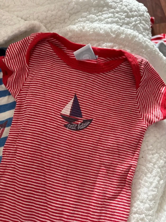 Lot de 3 bodys petit bateau en 6 mois - photo numéro 4