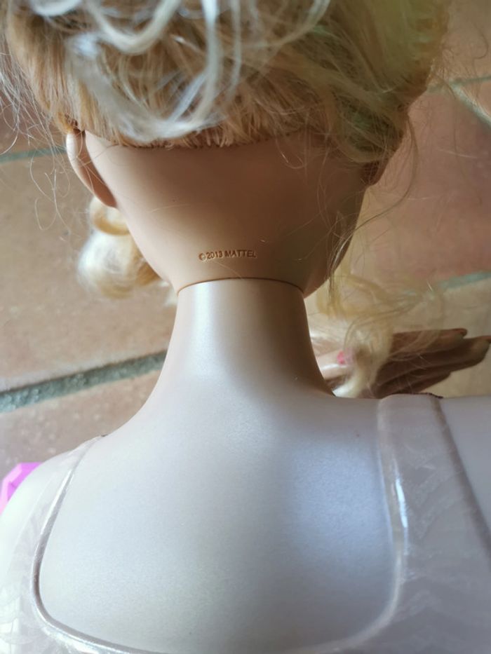 Tête de poupée pour coiffer avec les accessoires jouet - photo numéro 7