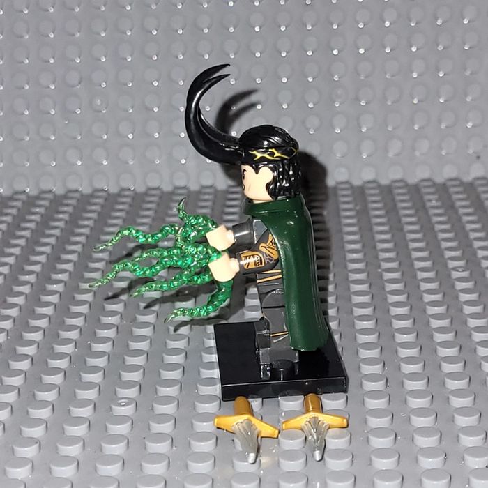 Minifigure / Figurine 🦸 Marvel - DC Comics 🦸 Loki - photo numéro 2