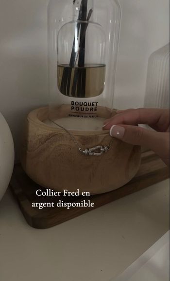 Très jolie collier neuf 