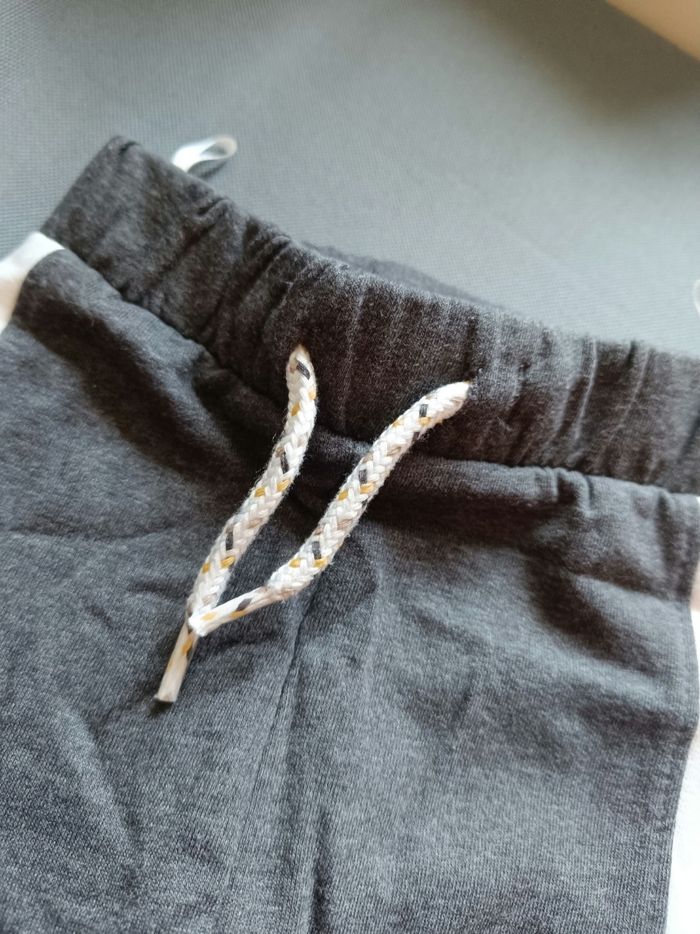 Bas de jogging gris 🦕 Taille 2/3 mois - photo numéro 3