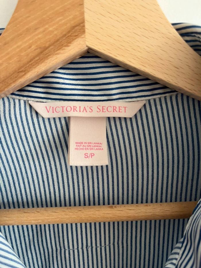 Pyjama rayé blanc et bleu satiné Victoria’s Secret - photo numéro 7