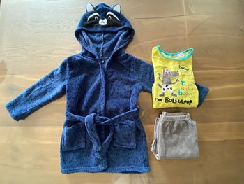 Pyjama et robe de chambre 3-4ans