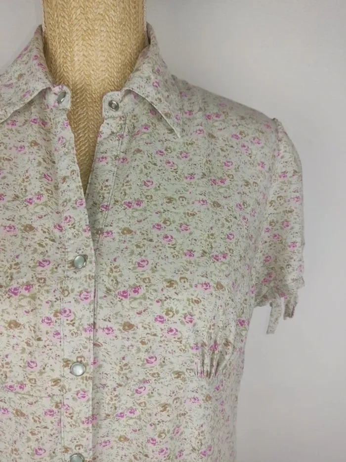 Chemise manches courtes nouée boutons pressions crème motifs fleuris pastels taille 44 Tissaia - photo numéro 4