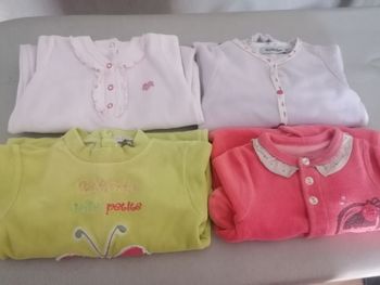 4 pyjamas une pièce en taille 3 mois