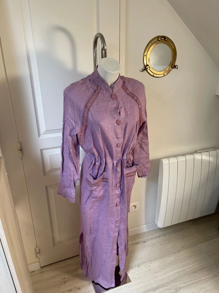 Robe brodée lilas