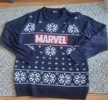 Pull de Noël Marvel