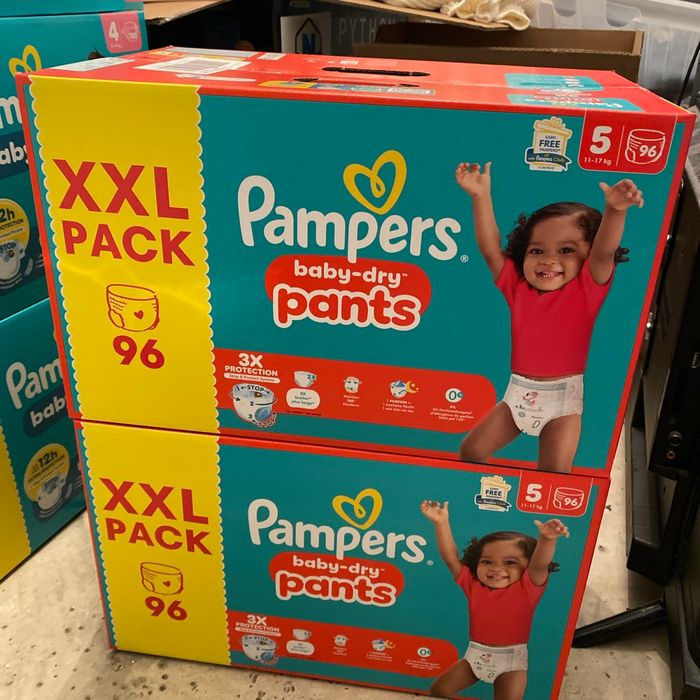 2 cartons de Couches Pampers baby dry taille 5