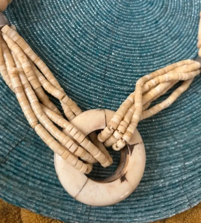 Collier bijoux perle crème anciens Ethniques  Excellent état - photo numéro 2