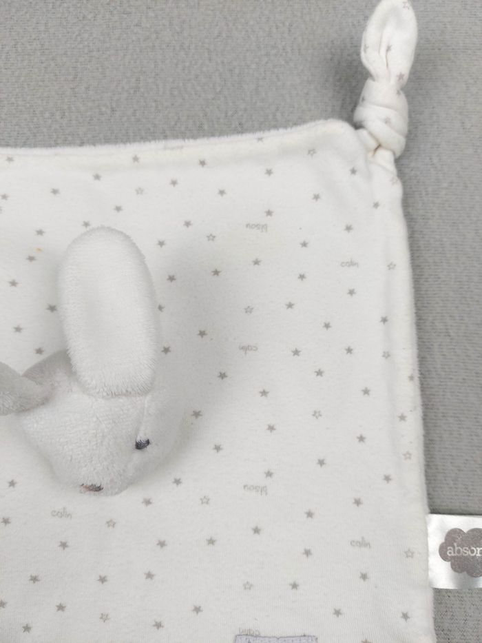 Doudou plat lapin blanc ABSORBA tissu étoiles grises bisou calin lire défaut SVP - photo numéro 4