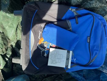 Cartable à roulettes + trousse