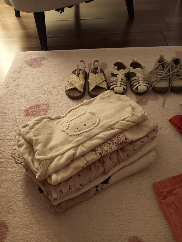 Lot vêtements chaussures bébé fille 12 / 24 mois - photo numéro 2