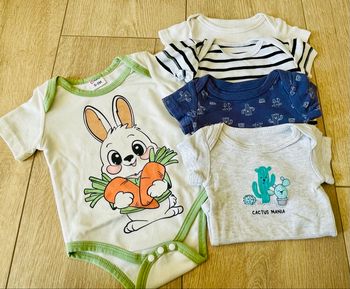 🌼 Lot de 5 bodies manches courtes – Taille 3 mois 🌼