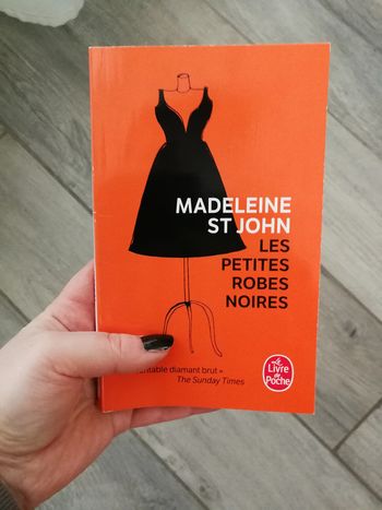 Les petites robes noires de Madeleine St John