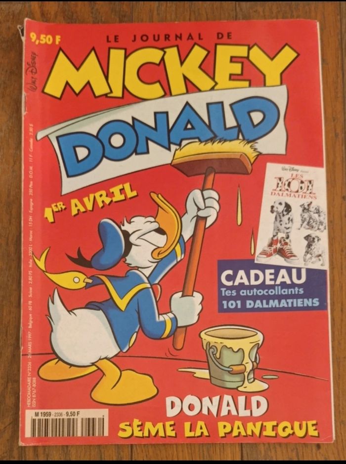 Ancien journal de mickey avec cadeau autocollants 101 dalmatiens N°2336 de 1997 vintage - photo numéro 2