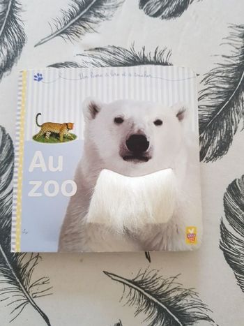 Livre a lire et a toucher