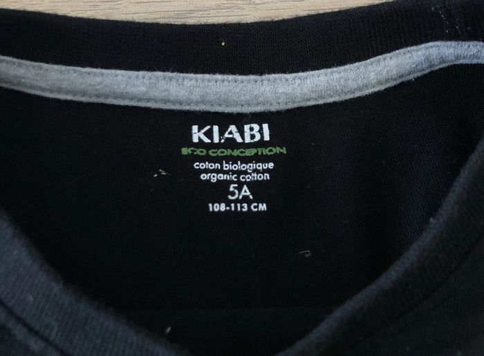 T-shirt noir et vert - 5 Ans - photo numéro 3