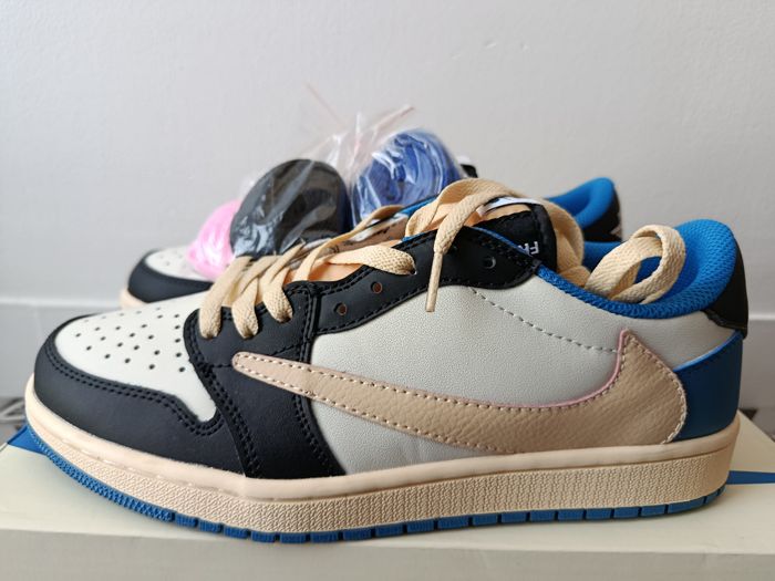 Air Jordan 1 Low OG SP X Travis Scott X Fragment design - photo numéro 4