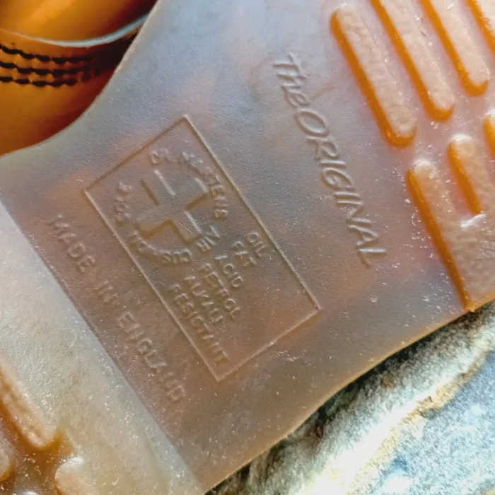 Dr. Martens vintage Made in England vernis beige uk5 38 - photo numéro 9