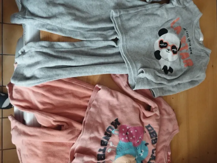 Lot de vêtements jumelles en taille 2 ans - photo numéro 14