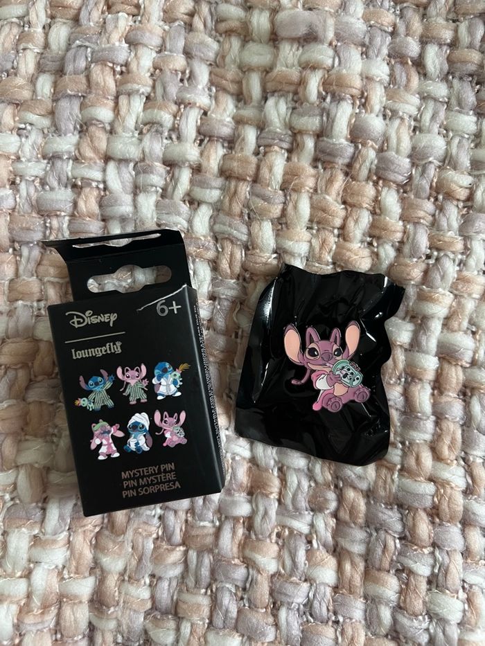 Pin Loungefly Disney Stitch & Angel in pjs