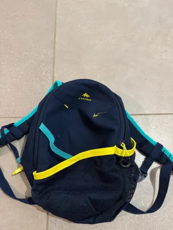 Petit sac à dos navy Quechua, très bon état, 18*24cm