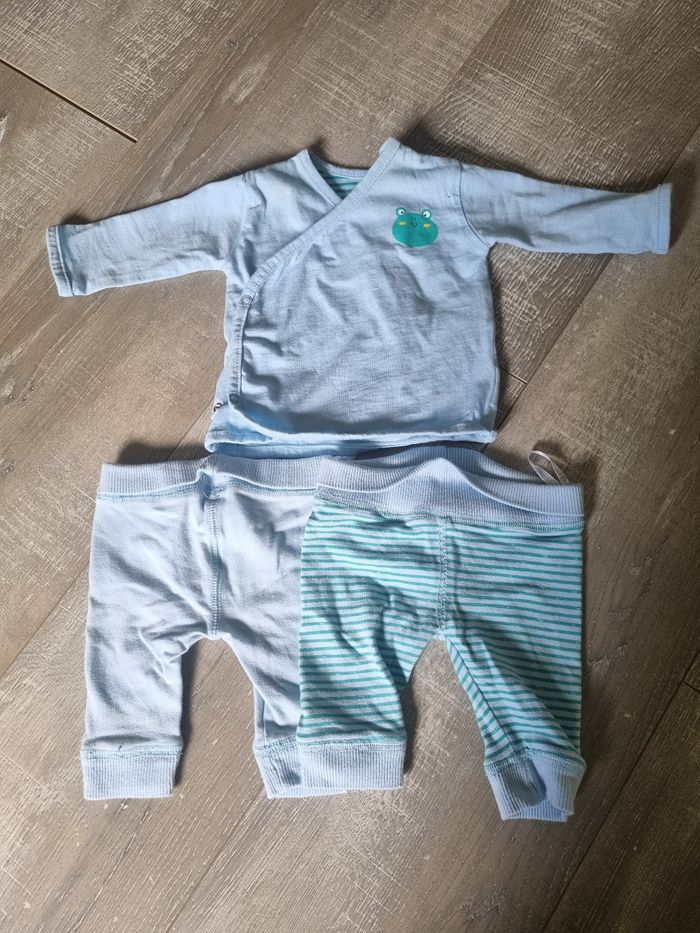 Ensemble cache cœur + 2 pantalons 1 mois