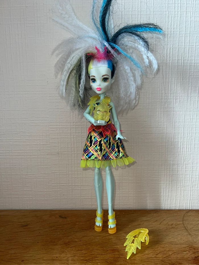 Poupée monster high frankie stein electrified mattel