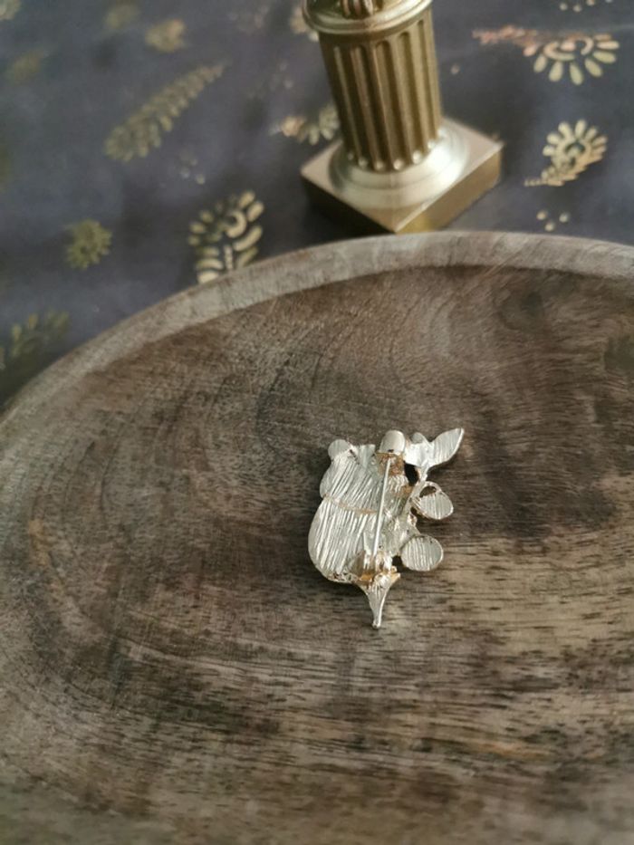 Broche femme panda - photo numéro 3