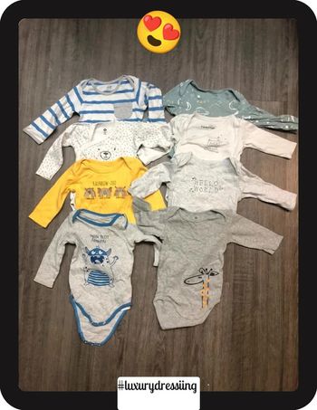 Lot de 8 bodies pour bébé taille 6mois 🧸